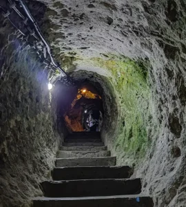 cappadocia underground cities-Derinkuyu-Tunnel